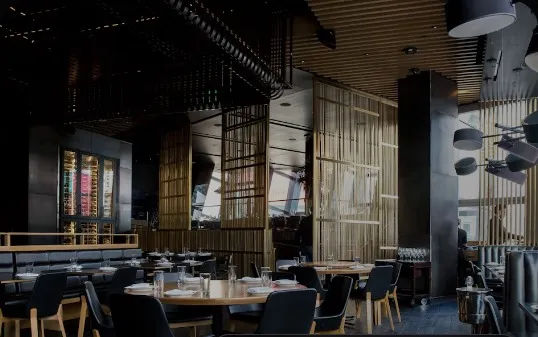 Interior de un restaurante moderno que usa Ryori